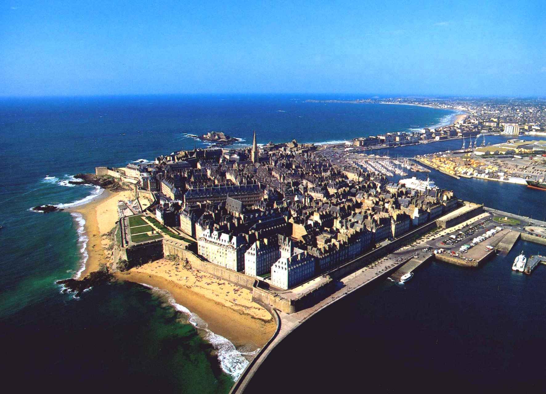 Arles vue du ciel.