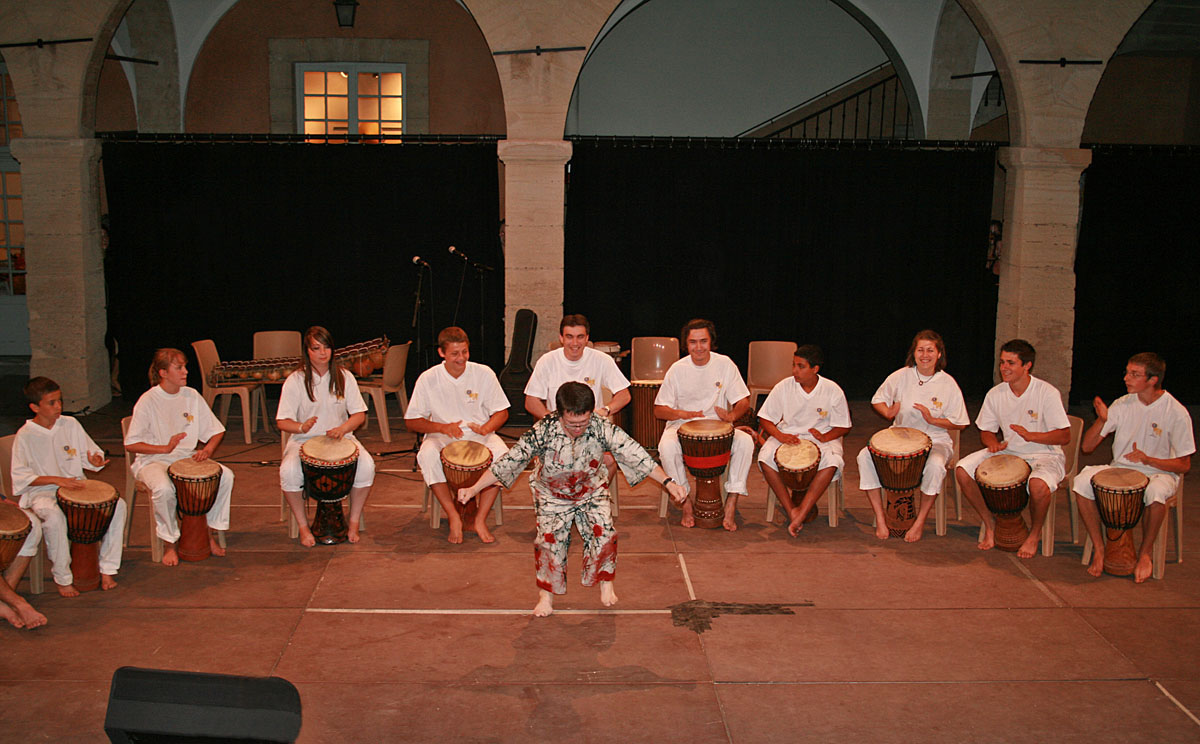 Le CKPM : spectacle de danses africaines à Carpentras le vendredi 1er juillet 2011.